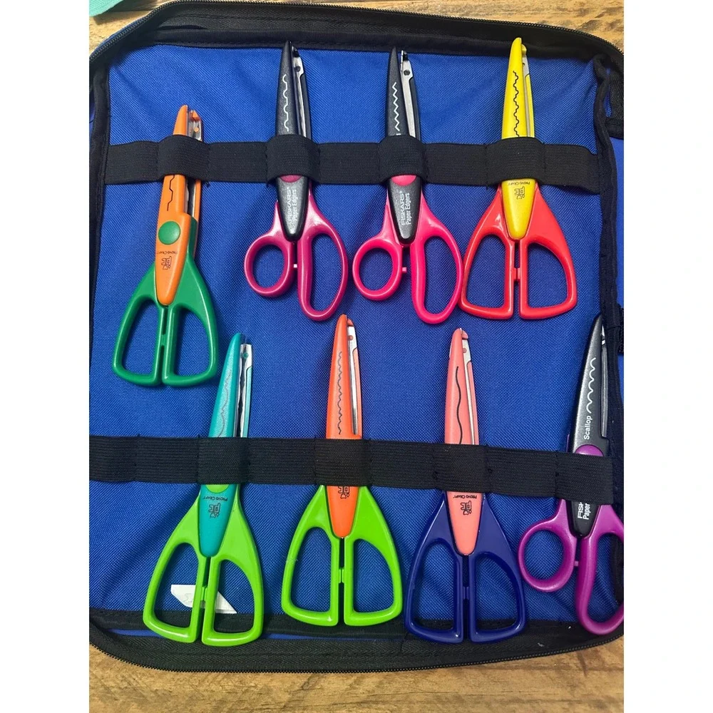 Fiskars & Provo Craft Decorative Edge Scissors Set 18 Pairs with Zippered Case